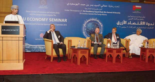 ندوة (الاقتصاد الأزرق) تناقش سبل تطوير الأنشطة الاقتصادية المتعلقة بالمجالات البحرية والملاحية واللوجستية