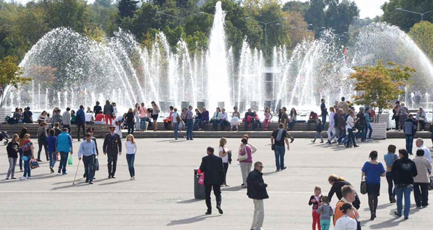 موسكو.. غابة خضراء صيفا بيضاء شتاء ويقطعها النهر