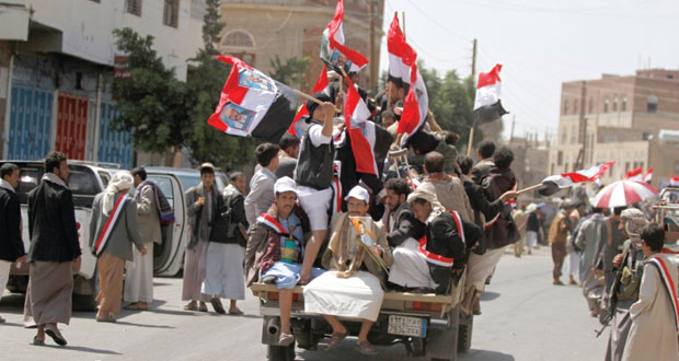 اليمن: الحوثيون يفرضون الخطب والأئمة .. و(القاعدة) تتوعد