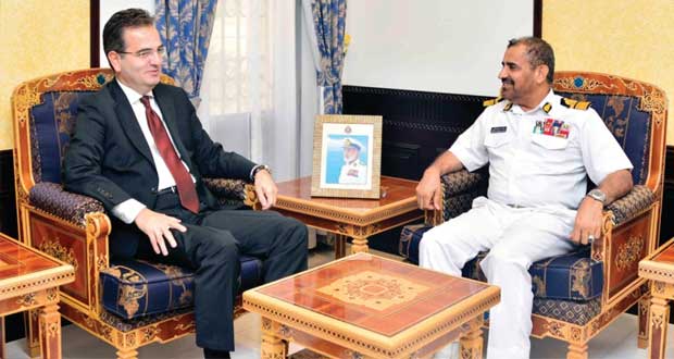 قائد البحرية السلطانية العمانية يستقبل نائب وكيل صناعات الدفاع التركي 