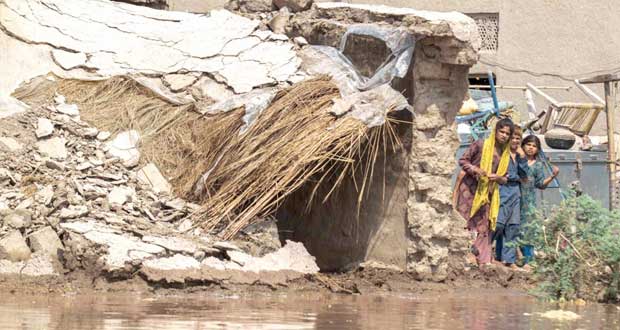 باكستان: 5 ملايين متضرر من الفيضانات وجهود لتحويل مسار السيول