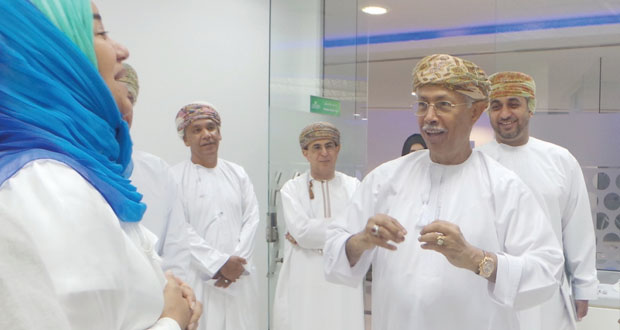 عبدالعزيز الرواس يطلع على تجارب الشركات المحتضنة بالمركز الوطني للأعمال