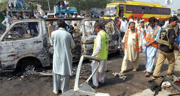 11 بين قتيل وجريح بانفجار حافلة في باكستان
