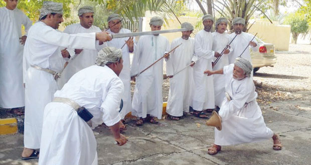 الفنون الشعبية بالحوقين إحياء للموروثات الشعبية وهواية يمارسها الأهالي 