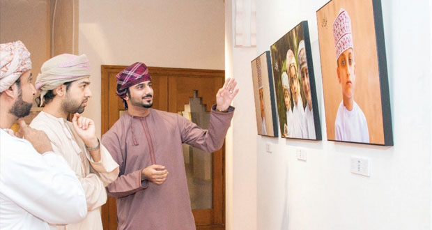 افتتاح معرض "حديث العيون" للمصور عزان المعمري بمتحف بيت الزبير 
