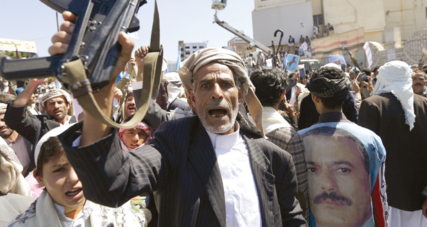 اليمن: تظاهرة دعم لصالح .. و(القاعدة)  تتهم الحوثيين بالتعاون مع إيران وأميركا