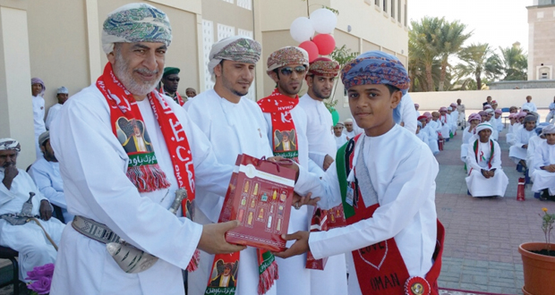 عدد من مدراس السلطنة تحتفل بالعيد الوطني الرابع والاربعين المجيد