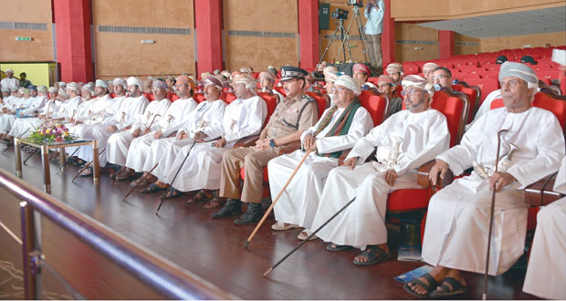 وزير الخدمة المدنية يرعى أوبريت "عمان والمشروع الوطني" بظفار 
