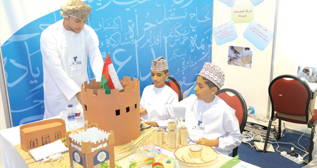 فعاليات متعددة يشهدها معرض منتجات رواد الأعمال "إبداعات عمانية 2" وركنا المسرح والسيارات يبهران الزوار 