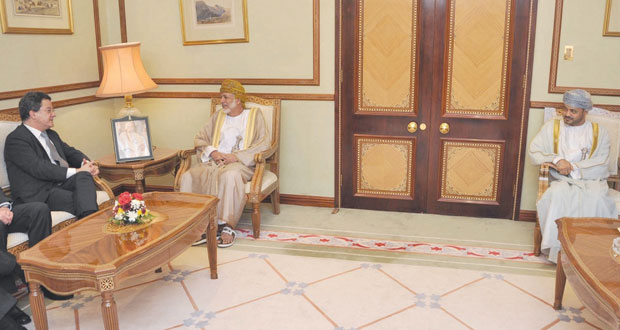  يوسف بن علوي يستقبل مسؤولا بالخارجية السويسرية 