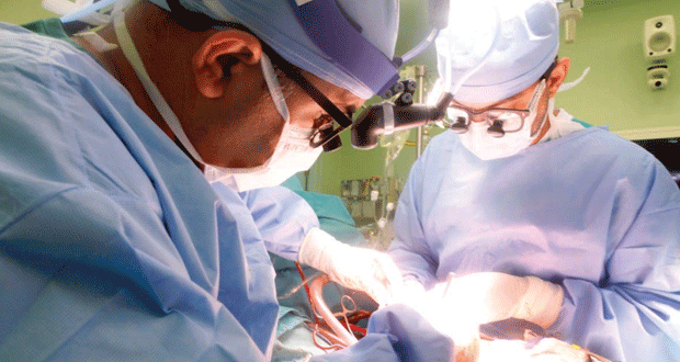 لأول مرة في السلطنة .. نجاح  زراعة قلب صناعي بمستشفى جامعة السلطان قابوس