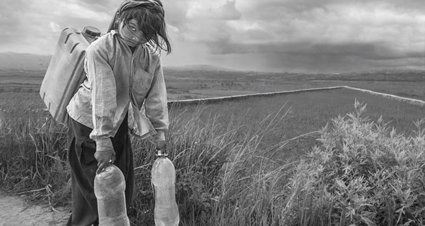 (فتاة الماء) للمصور هيثم الفارسي تحصل على وسام شرف الاتحاد الدولي للتصوير الضوئي