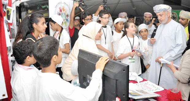 وزير التنمية الاجتماعية يفتتح مهرجان التطوع العماني الأول بحديقة القرم بمشاركة أكثر من 50 جهة تطوعية