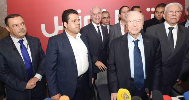 تونس : السبسي يجمع مساندات الأحزاب .. و(الشعبية) تدعو لقطع طريق منافسه