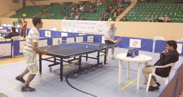 بطولة عمان المفتوحة لكرة الطاولة تدخل مراحلها الحاسمة