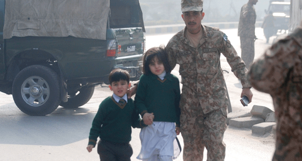 مجزرة دموية في باكستان  الإرهاب يقتل 141 بينهم 132 تلميذا