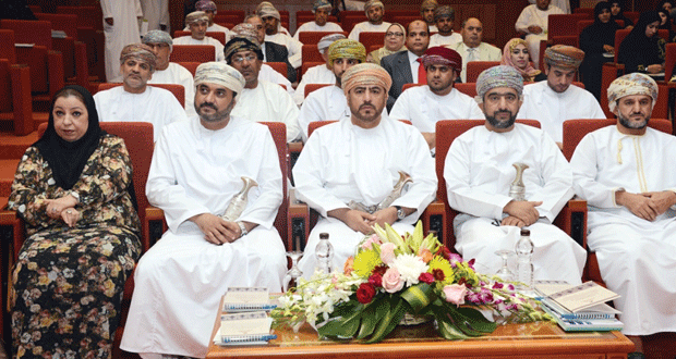  "التنمية الاجتماعية" تنظم حلقة نقاشية لاستعراض نتائج الدراسات الاجتماعية والاقتصادية للعمالة الوافدة عاملات المنازل على المجتمع العماني