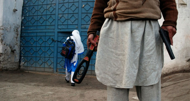 باكستان: استئناف الدراسة في (بيشاور) و7 قتلى بهجوم على ميليشيا حكومية