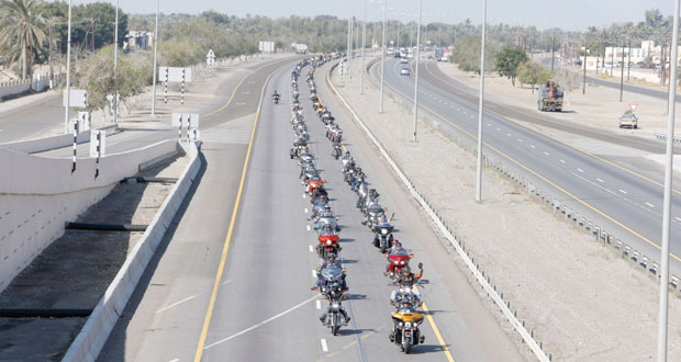 مشاركة واسعة وتنافس كبير في "مهرجان أسبوع الدراجات العماني الأول"