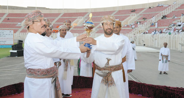 الشبيبي يرعى حفل توزيع كؤوس جلالة السلطان للولايات الفائزة في مسابقة شهر البلديات وموارد المياه الـ "27"