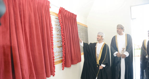 وزير الدولة ومحافظ مسقط يفتتح المبنى الجديد لكلية الخليج بالمعبيلة الجنوبية 