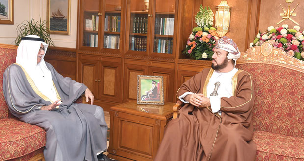نيابة عن جلالة السلطان أسعد بن طارق يستقبل سفير البحرين