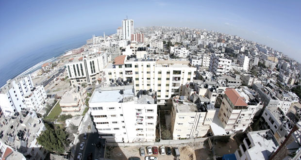الفلسطينيون يتصدون لمحاولات تدنيس "الأقصى" ومستوطن يدهس طفلا بالخليل