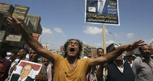 اليمن: هادي يعقد اجتماعات من القادة العسكريين بعدن وتظاهرات لمؤيديه في تعز 