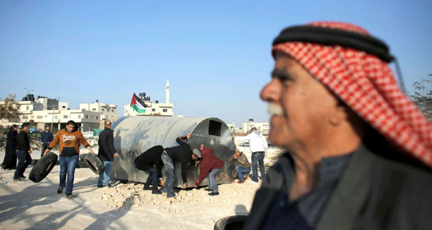 الاحتلال يعتقل 15 فلسطينيا من الخليل ويقتحم " بوابة القدس " 
