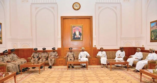 رئيس مجلس الشورى يستقبل عدداً من الضباط بشرطة عمان السلطانية