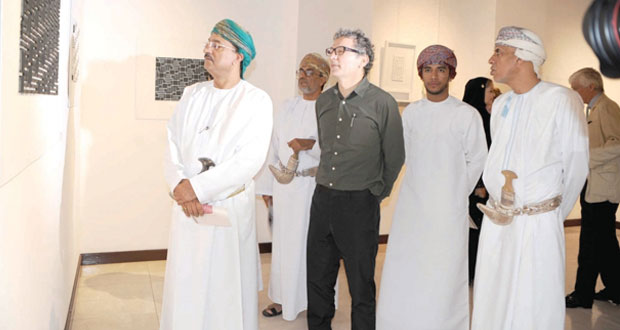 معرض "ذكرى" يقدم أربعين لوحة تجسد فن الخط العربي