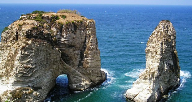 صخرة الروشة .. واجهة لبنان البحرية