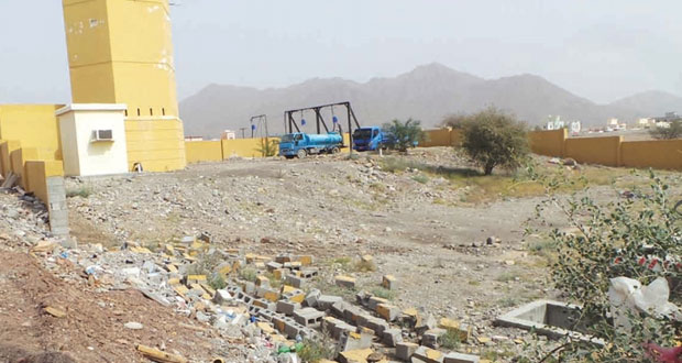 محطات تعبئة ناقلات مياه الشرب بولاية الرستاق تنتظر الصيانة والتأهيل