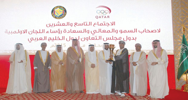 لجنة الرياضة والبيئة بالأولمبية العمانية تتوج بالجائزة الخليجية