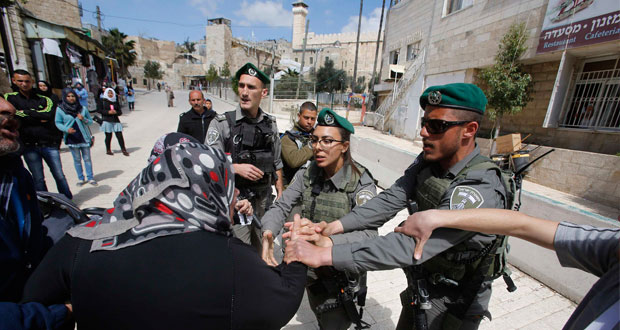 الاحتلال يستفز الفلسطينيين باقتحام ليبرمان لـ (الإبراهيمي)