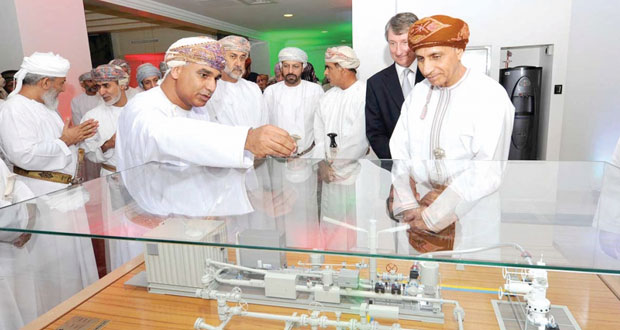 فهد بن محمود وعدد من أعضاء مجلس الوزراء يزورون شركة تنمية نفط عمان