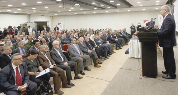 "التوافق " تشكل لجنة لاستلام معابر غزة وتعيد تشكيل "الإدارية القانونية"