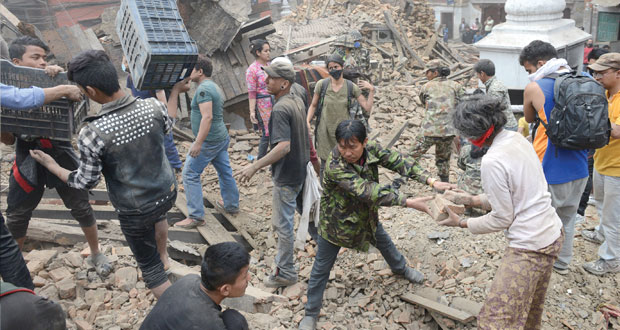 جلالة السلطان يعزي .. زلزال قوي يضرب النيبال والقتلى يفوقون الألف