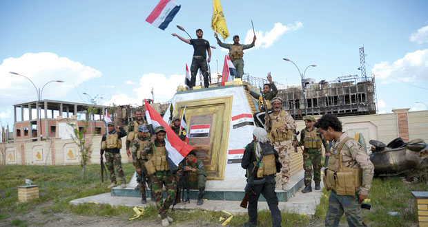 العراق : العبادي يزور تكريت ويطالب بإعادة الأسر النازحة والقوات تطارد داعش 