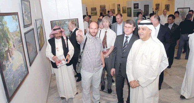  افتتاح معرض الفن الروسي بمشاركة ثمانية تشكيليين و200 عملا فنيا بالكويت 