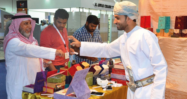 معرض المنتجات العمانية (أوبكس 2015) في جدة يشهد إقبالاً من المستثمرين السعوديين
