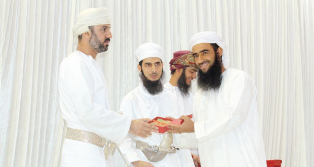 اللجنة الثقافية المشتركة بولايتي وادي المعاول ونخل تقيم أمسية ثقافية متنوعة 