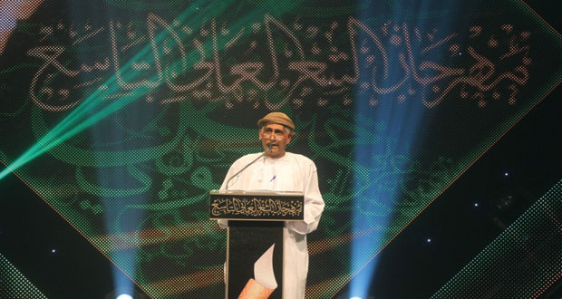 الشاعر زاهر الغافري .. سنوات من الكتابة والمعاناة في حضن الشعر