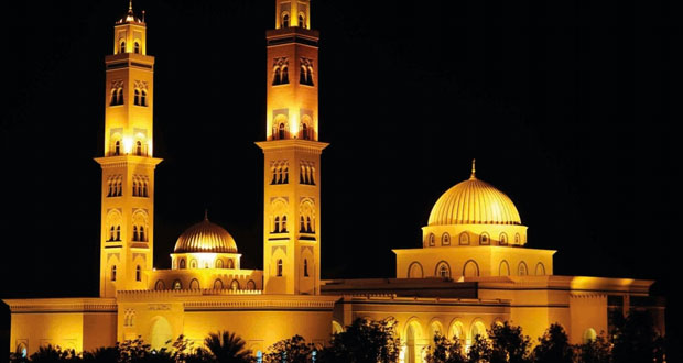 في قلب بهلاء.. جامع السلطان قابوس صرح إسلامي يتجلى بروعته المعمارية ومقصد هام للدراسة والاطلاع