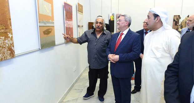 افتتاح معرض الفن العراقي بقاعة الفنون بالكويت 