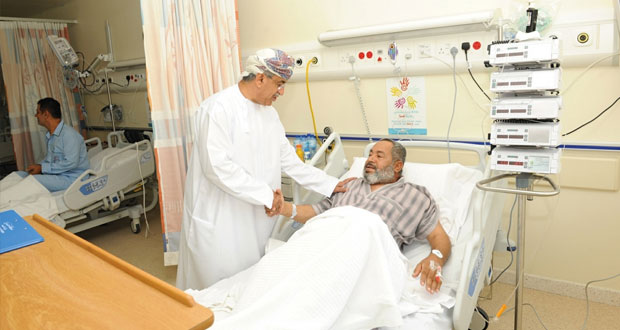 وزير الصحة يزور المركز الوطني لطب وجراحة القلب بالمستشفى السلطاني 