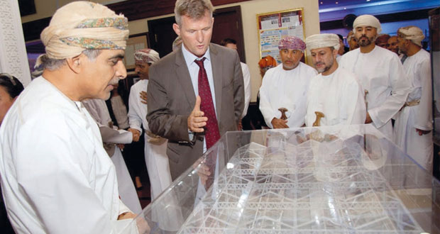 "تنمية نفط عمان" وشركة جلاس بوينت سولار توقعان عقداً لبناء إحدى أكبر محطات توليد البخار بالطاقة الشمسية في العالم بتكلفة 600 مليون دولار