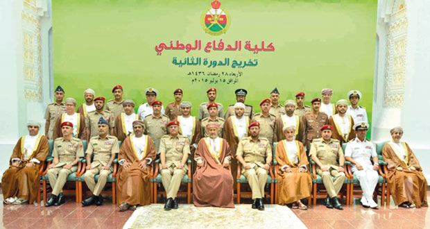 أمين عام شؤون البلاط السلطاني يرعى احتفال كلية الدفاع الوطني بتخريج دورة الدفاع الوطني الثانية
