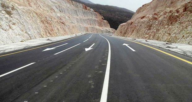 تنفيذ مشاريع الطرق الرئيسية لربط الولايات وصيانة الطرق في المناطق الجبلية والصحراوية
