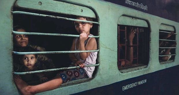 "قطارات" جمعية التصوير الضوئي تحرز الجائزة الشرفية في بينالي الفياب للصور الملونة المطبوعة ببريطانيا